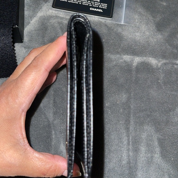 Preloved Chanel bifold wallet pristine condition black with gold CC logo - Picture 4 of 12